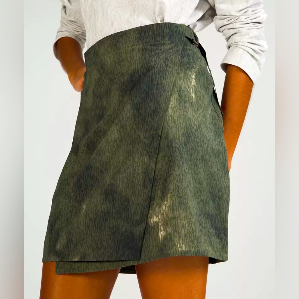 Lululemon Lab Lycra Stretch Skim Adjustable D-Ring Diffusion Sexy Wrap Skirt NWT